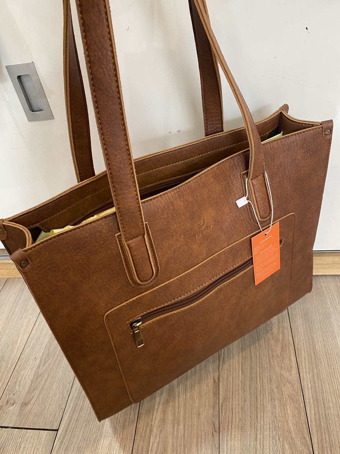 Túi đẹp mang đi dạy đựng được nhiều hồ sơ , giáo án, sài rất bền, quai đeo chắc chắn, rất đáng tiền mua , tặng shop 5 sao nè hehe