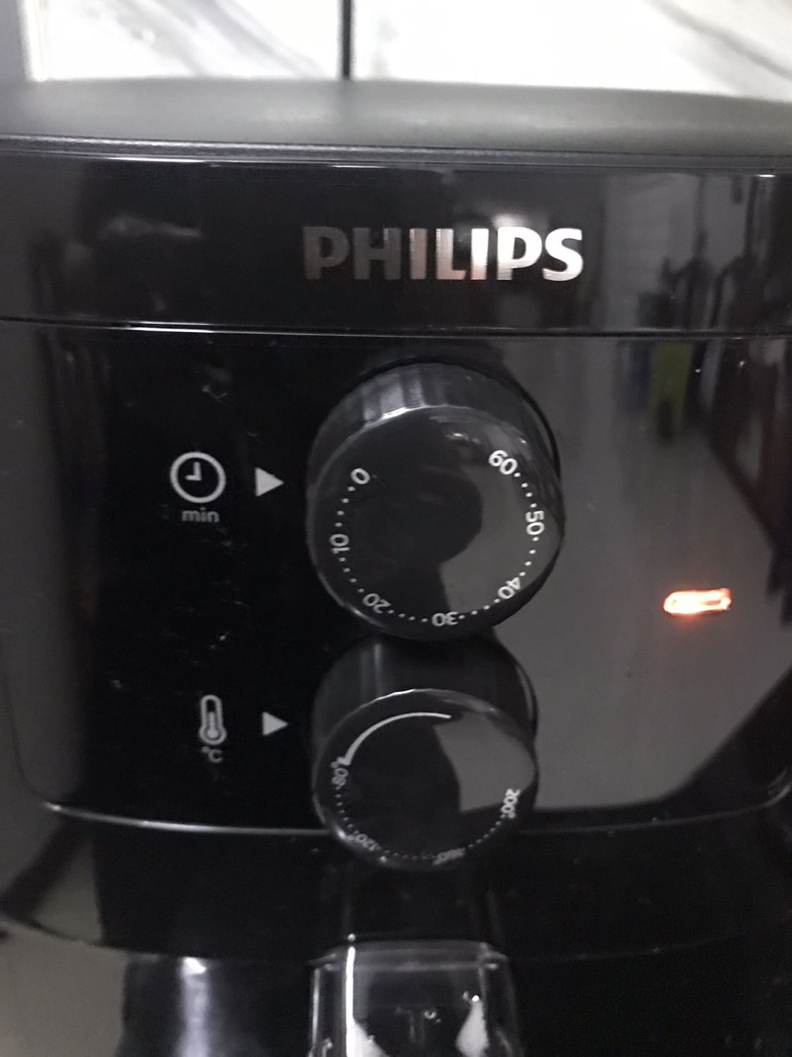 Cũng tạm ổn
Nấu món khô như món rang: cơm rang, khoai Tây sấy; thực phẩm có nước phù hợp hơn: mực nướng, thịt nướng… 
loại này ko phải nồi chiên nên mọi người đừng hiểu lầm công năng giống mình, nó là nồi ko khí đúng hơn, món khô xác định là RANG, sấy. Khi nấu thì cũng phải canh và đảo chứ ko chín đều được.
Dịch bệnh nên giao khá lâu