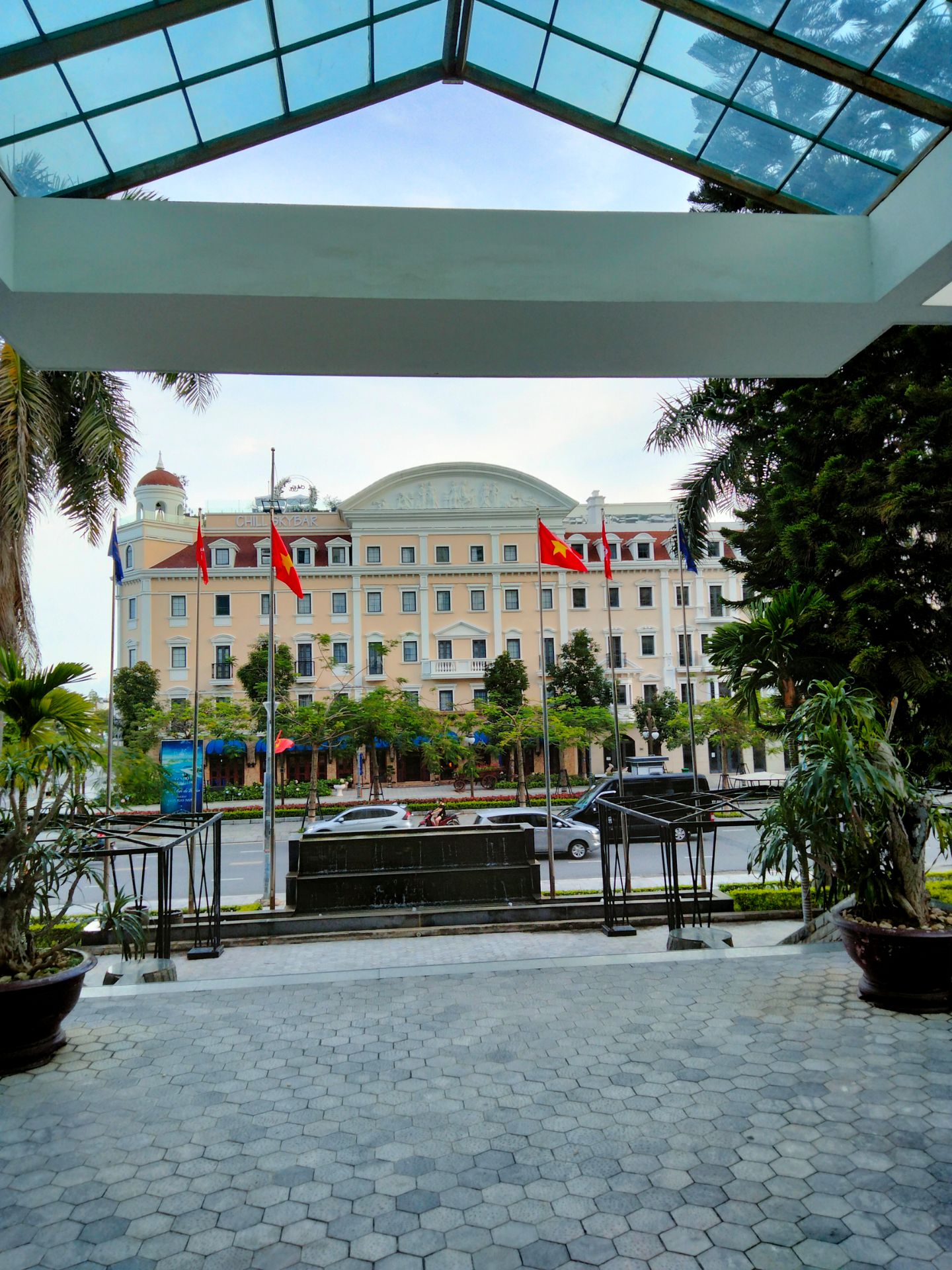 hợp với nữ tầm dưới 1m55 thôi.