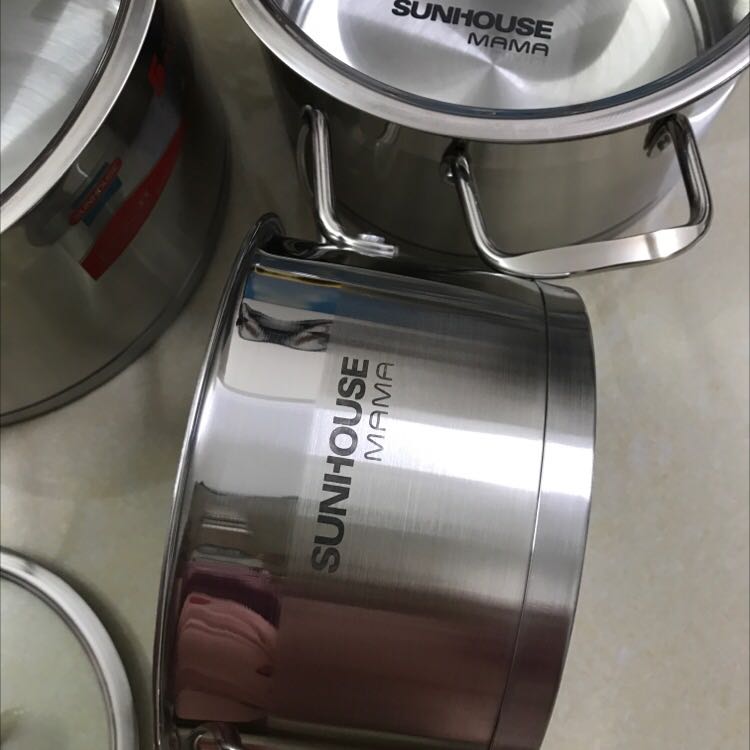 Ấn tượng đầu tiên là nồi khá chắc chắn, đóng gói cẩn thận giao hàng nhanh. Hình thức đẹp, tay cầm ko bị nóng khi nấu. Sẽ ủng hộ tiếp