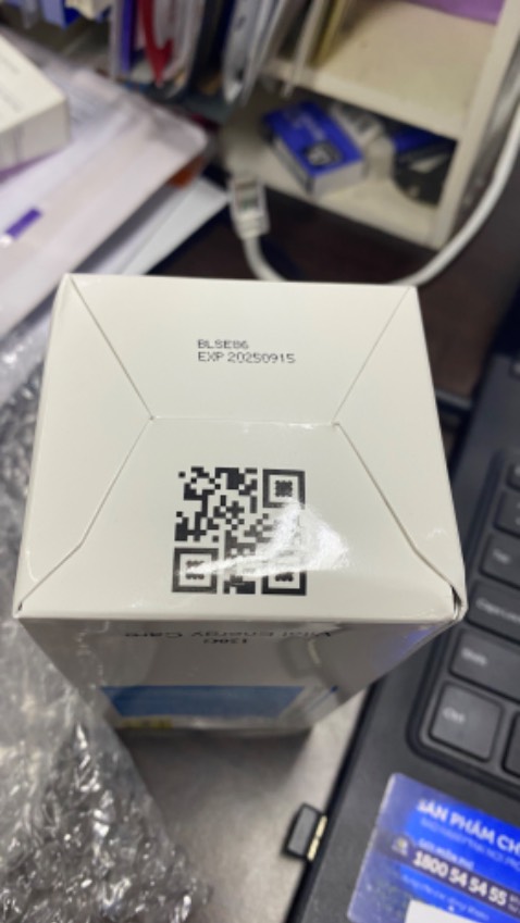 Đóng gói cẩn thận
Mà thấy cái label tiếng Việt, QR quét ko đc tự nhiên hoang mang ghê.
Ko biết có chính hãng ko 😒