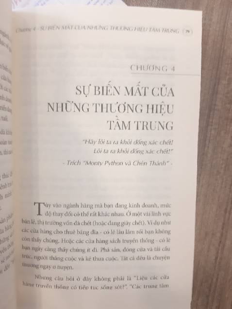 Mình rất thích sách của Giver nên cuốn này mới ra là hốt ẻm về luôn, một cuốn sách về chủ đề kinh doanh nhưng không khô khan mà lại khá dí dỏm và có nhiều bí kíp được chia sẻ vô cùng hữu ích cho bất kỳ ai đang làm chủ một cửa hàng dù lớn hay nhỏ.
Xin cảm ơn!!!
