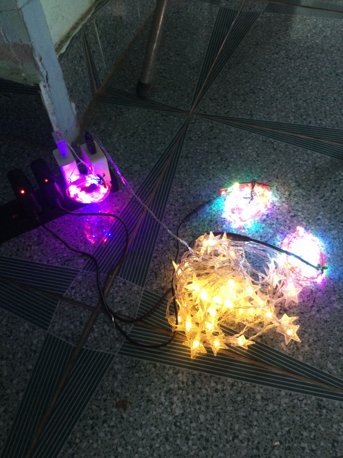 HÀNG ĐẸP, CHẤT LƯỢNG, SỬ DỤNG RẤT TÔT, ĐÈN CHIẾU ĐẸP