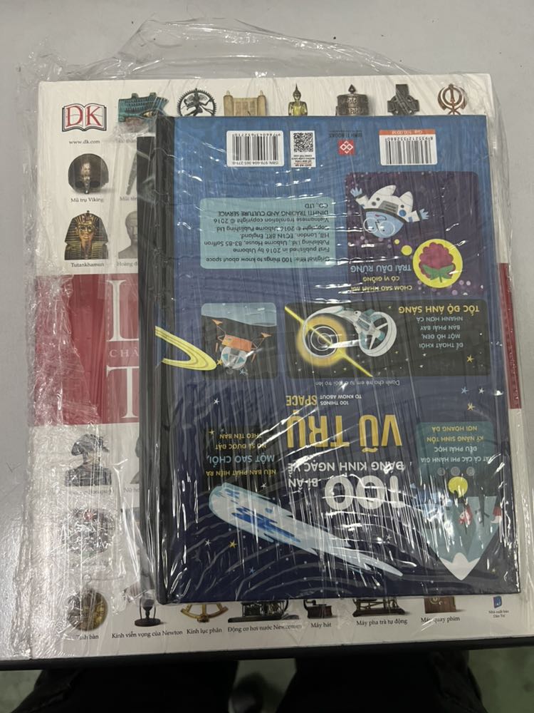 Hàng giao nhanh dã man.chất lượng bên trong chưa rõ nhưng bìa ngoài khá tốt