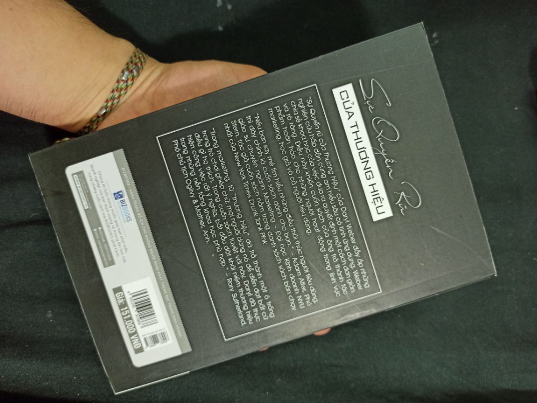 Lần đầu thấy cuốn này mình đã chọn ngay vì tên sách và hình ảnh rất cuốn hút. Ai muốn phát triển hướng brand thì có thể đọc cuốn này. Nội dung hay dễ hiểu. Tiki giao hàng nhanh, sách lại bảo quản tốt. Cho 5 sao nha.