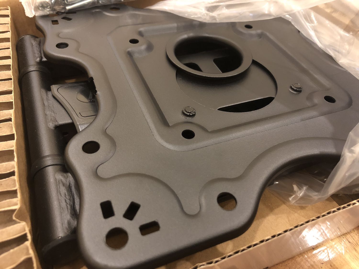 Mình là giám khảo khó tính đánh giá sản phẩm cực kỳ tinh xảo và chất lượng...hãy nhìn vào chất sơn, hãy nhìn vào trọng lượng nặng, được gia công đạt chuẩn ISO TUV...khuyên dùng. Mình mua được giá hời với code giảm còn 200k