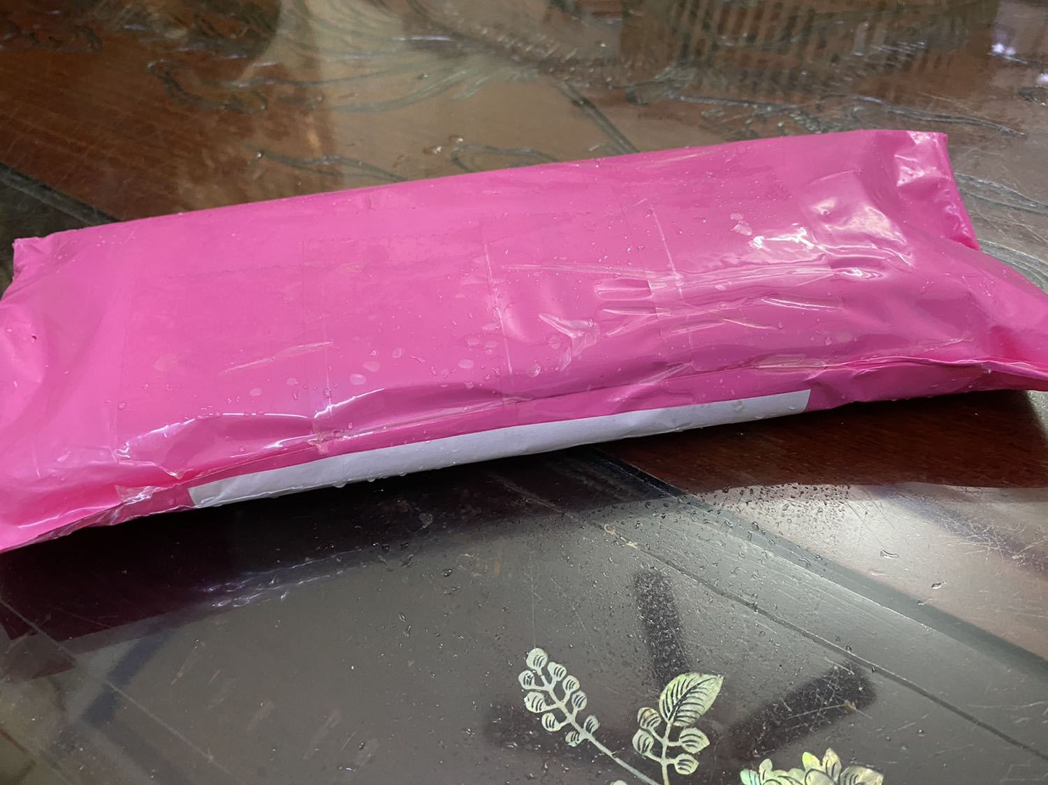 Giao hàng nhanh, sp tốt, màu hơi khác hình. Shop có gửi kèm thư báo đã đổi sp mà trên quần vẫn ghi modal, đúng size đúng kiểu nên nt shop hỏi mà shop cũng k biết bảo phải chụp hình sp mà mình đưa mẹ rồi nên k chụp được.