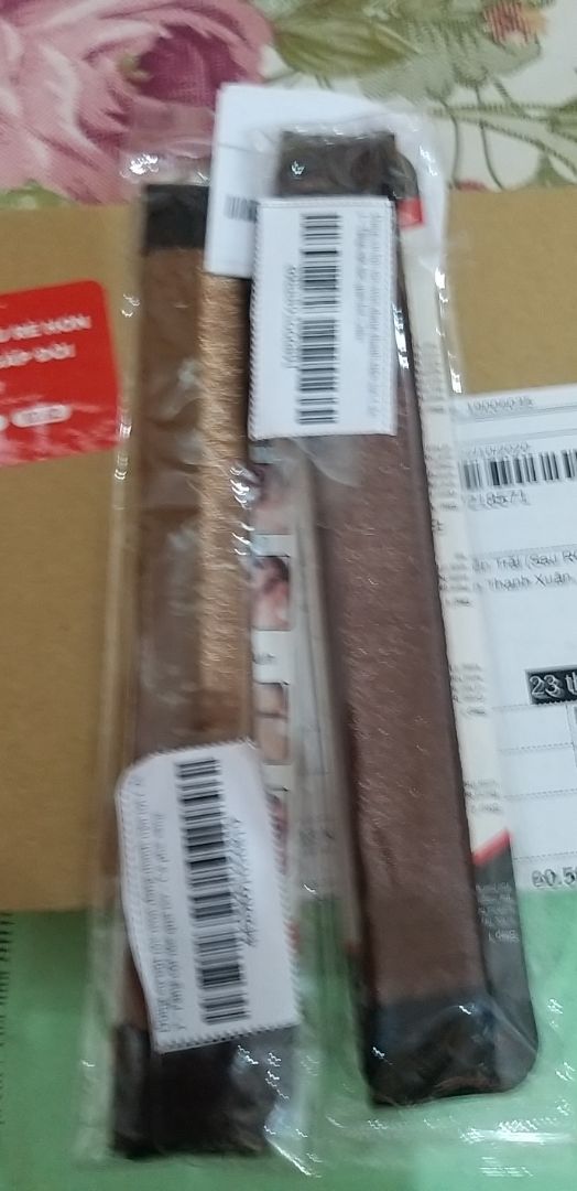 Tôi đặt 1 set (2c)  màu này và 1 set (2c) màu nâu cafe mà chỉ giao 1 set. Đăng bàu có tặng dây buộc tóc trái bơ nhưng không có. Đề nghị gửi thêm đủ hàng cho tôi.
Tôi chỉ mới nhận 2c màu này: