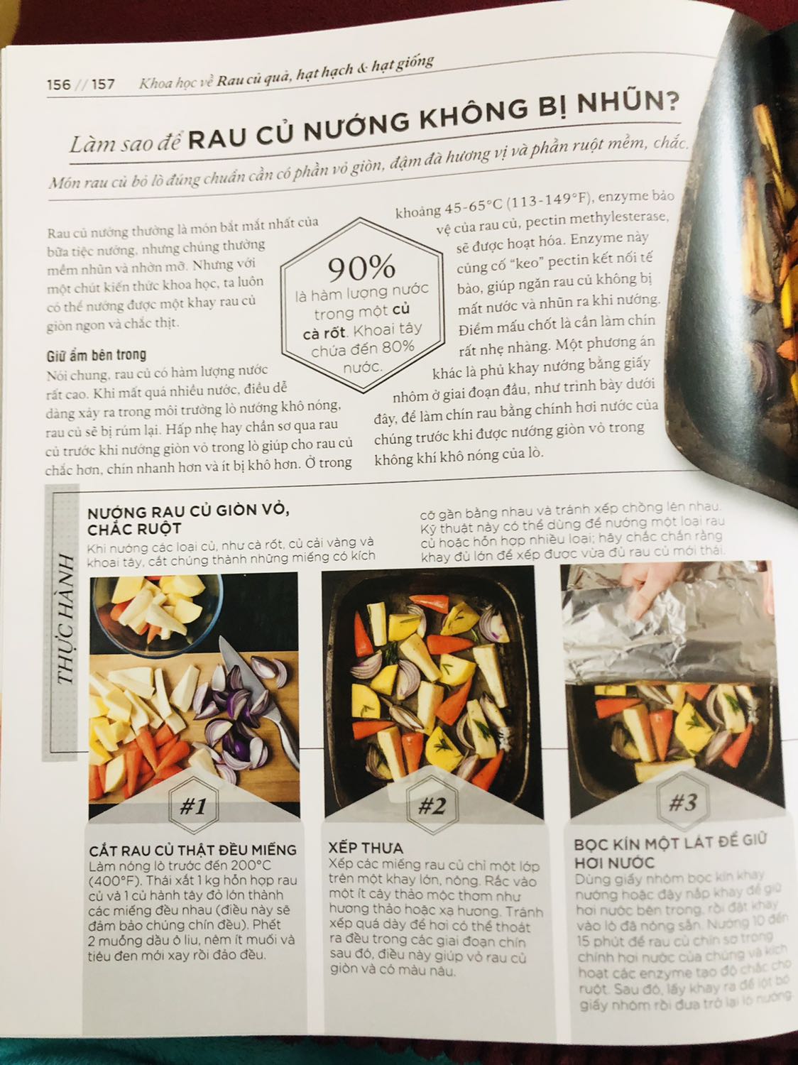 - Sách hay. Giấy đẹp, trình bày dễ hiểu. 
- Nội dung sách nói đến chi tiết cấu tạo, thành phần của các loại thực phẩm, hướng dẫn cách lựa chọn thực phẩm ngon cũng như cách chế biến như thế nào là tốt nhất cho sức khoẻ. Hướng dẫn một số bí quyết trong nấu ăn. 
- Sách giao hơi cong ở góc. Mong đơn vị bán hàng cẩn thận hơn trong khâu đóng gói để người đọc cảm thấy vui hơn khi nhận được 1 cuốn sách ko bị lỗi. Xin cám ơn. - Sách hay. Giấy đẹp, trình bày dễ hiểu. 
- Nội dung sách nói đến chi tiết cấu tạo, thành phần của các loại thực phẩm, hướng dẫn cách lựa chọn thực phẩm ngon cũng như cách chế biến như thế nào là tốt nhất cho sức khoẻ. Hướng dẫn một số bí quyết trong nấu ăn. 
- Sách giao hơi cong ở góc. Mong đơn vị bán hàng cẩn thận hơn trong khâu đóng gói để người đọc cảm thấy vui hơn khi nhận được 1 cuốn sách ko bị lỗi. Xin cám ơn.