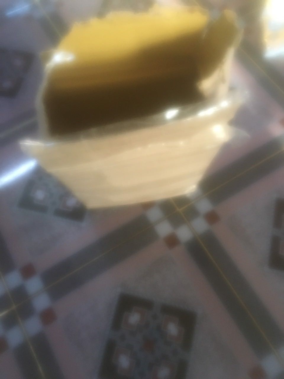 Chất lượng sản phẩm tuyệt với vì mình đã mua dùng o hcm. Nhưng khi mua ship về tỉnh thì bên nhà vận chuyển cực kỳ ẩu mình mua nhiều lần trước lần nào cũng bị 1 bịt sữa bể ra đến lần này bị nhiều quá nên bực mình lên đánh giá. Đến nỗi cái thùng sữa mất luôn phải lấy thùng giấy khác thế cho mình và số lượng bịt sữa không đủ. Chat hiểu vận chuyển kiểu gì bịt sữa loại này cực kỳ chắc nếu để nguyên thùng mình đứng lên dậm cũng chả sao mà k biết bên vận chuyển ẩu cỡ nào. Tiki nên xem lại đối tác vận chuyển lần này mình k trực tiếp nhận hàng nên k trả ngay lúc xem hàng đc. Chand khâu vận chuyển.