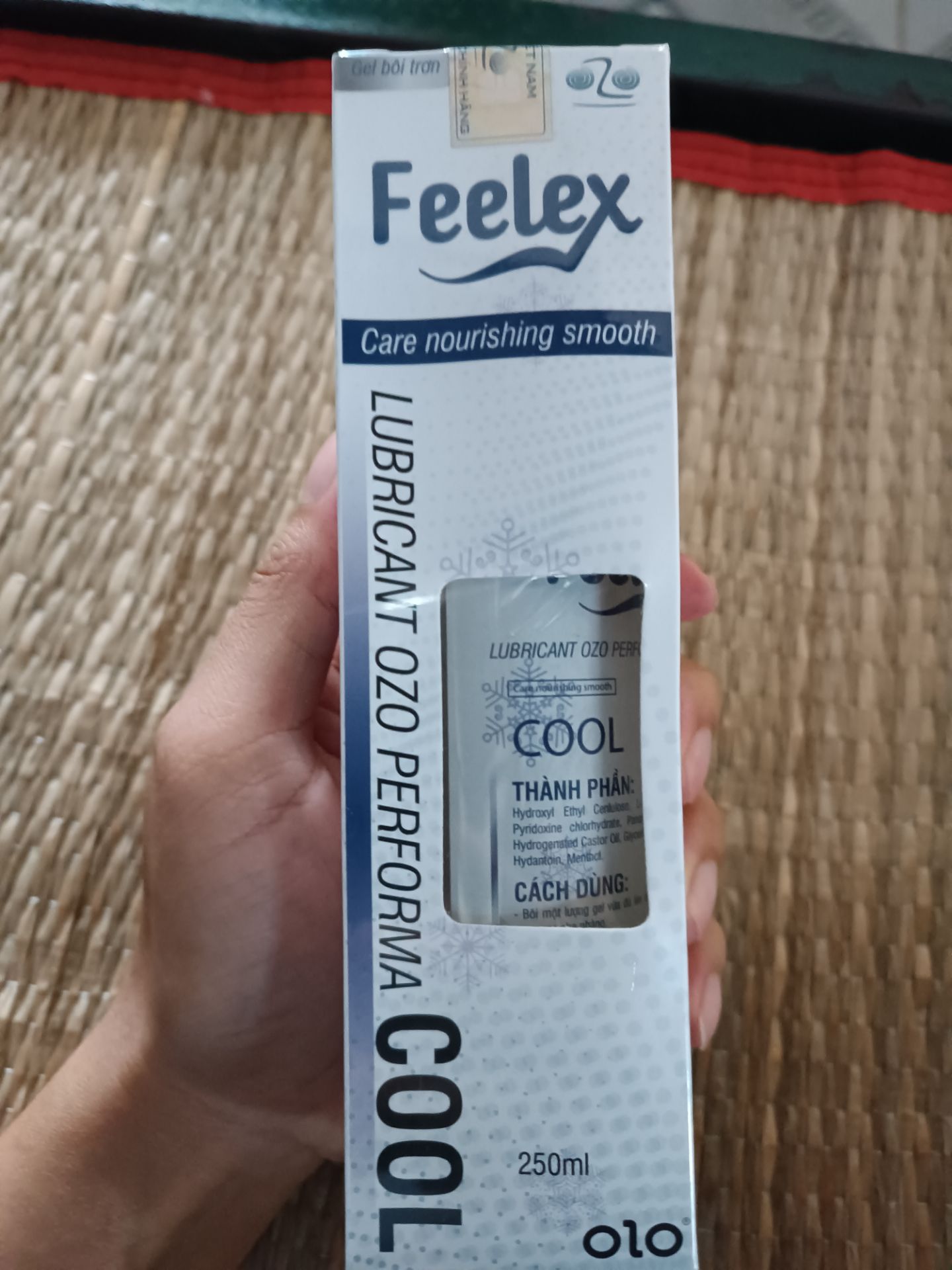sản phẩm có tem chống giả, thành phần đầy đủ, shop đóng gói tốt. khi sử dụng mát lạnh cảm giác rất thú vị. 
góp ý bên giao hàng hộp bị móp méo rất nhiều, may là k ảnh hưởng gì. mong tiki cẩn thận khâu vận chuyển hơn sản phẩm có tem chống giả, thành phần đầy đủ, shop đóng gói tốt. khi sử dụng mát lạnh cảm giác rất thú vị. 
góp ý bên giao hàng hộp bị móp méo rất nhiều, may là k ảnh hưởng gì. mong tiki cẩn thận khâu vận chuyển hơn