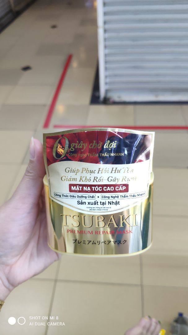 mua hủ ủ tóc..tặng 1 chai dầu gội 500ml..giá chỉ 166k..quá sịn sò..cả 2 sản phẩm NSX đều 6/2021..Tiki giao hàng nhanh như chớp...vừa đặt 9h30 sáng..ship thường thui chứ không chọn hỏa tốc..mà 14h kém 5 đã nhận được hàng❤❤❤ủ tóc mở ra mùi thơm xĩu..thơm sang lắm nè..bao bì rất "sang chảnh" luôn❤❤❤