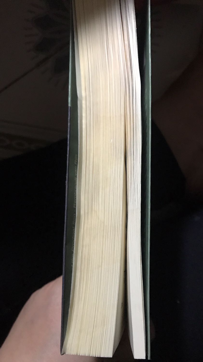 Sách có dấu hiệu từng bị ướt nên các mép trang sách không được thẳng. Rất mong được đổi sản phẩm. Sách có dấu hiệu từng bị ướt nên các mép trang sách không được thẳng. Rất mong được đổi sản phẩm.