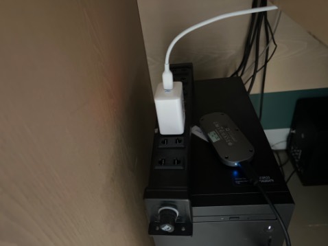 Sạc nhanh, hàng Ok, mình sạc cho cục dự phòng anker 25.000 thì thấy cục sạc có nóng nóng!