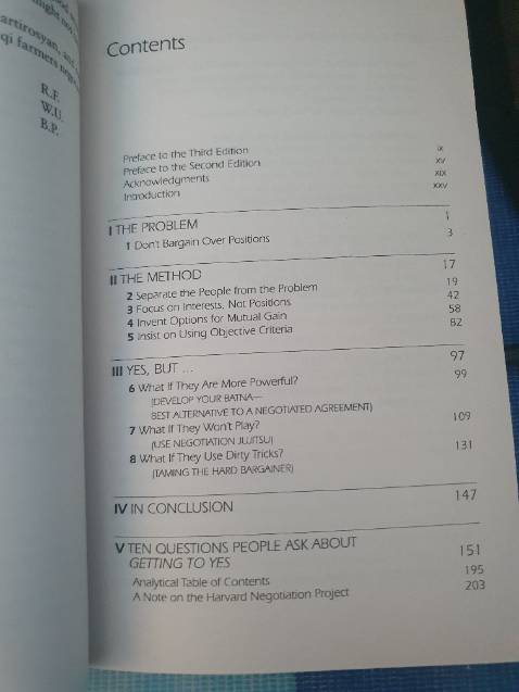 Đọc thử mục lục ngoài Fahasa rồi 2 tháng sau mới về đặt online.
Mình thấy mục lục phân bổ khá dễ hiểu nhưng cũng chưa đọc xem nội dung ra sao