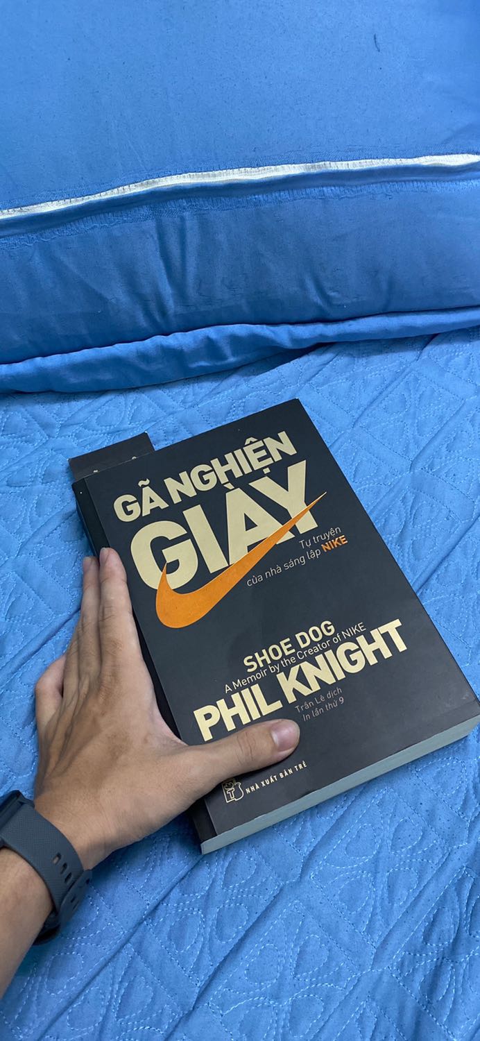 Fahasa giao hành nhanh, gói cẩn thận, giá lại tốt nữa. Sách rất hay, câu chuyện khởi nghiệp gần gủi, giản dị, không hào nhoáng hay điên rồ thái quá, không hồ hào hay ép người đọc phải như này như nọ. Những bài học được rút ra theo từng câu chuyện chân thực của nhà sáng lập Nike.