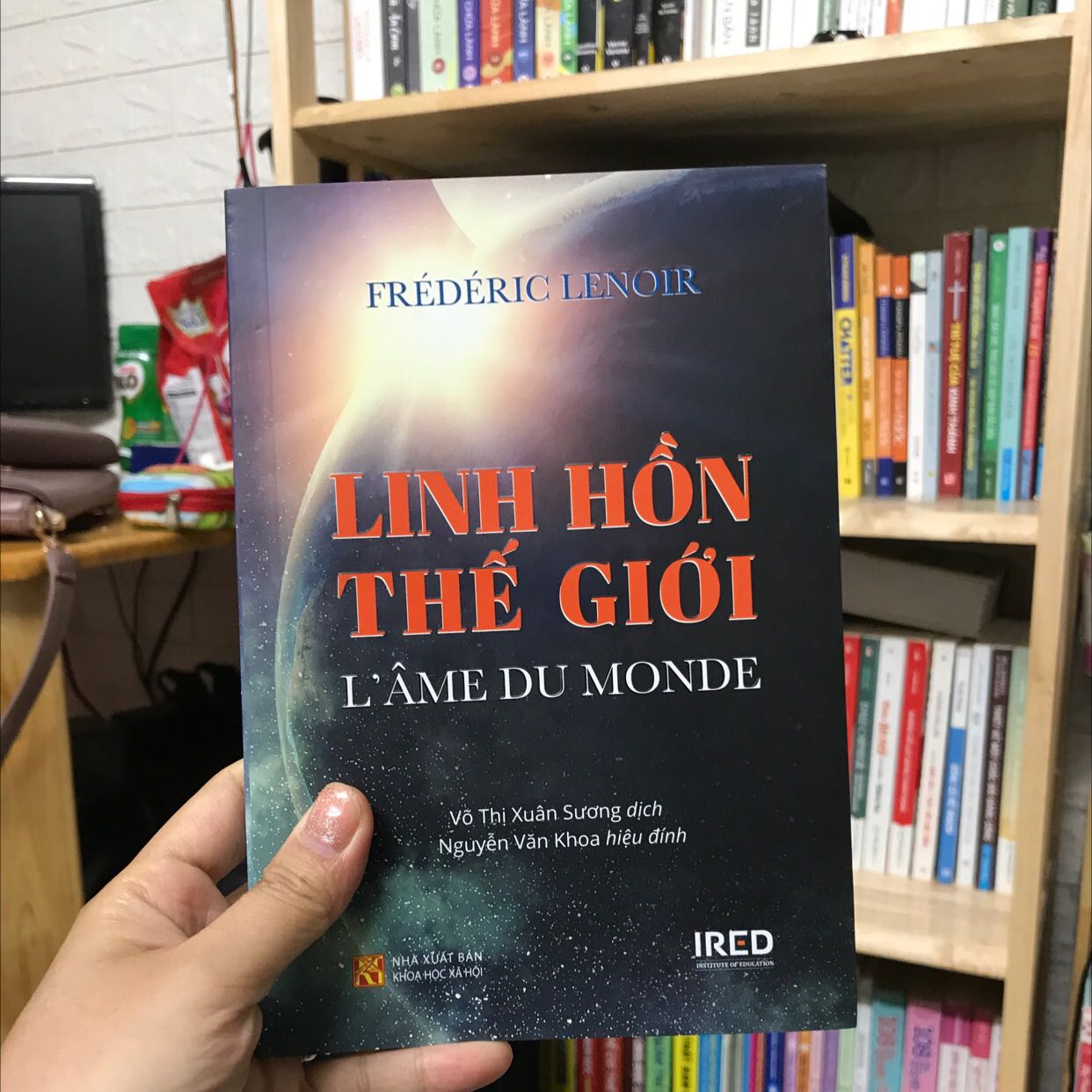 Cuốn sách mong đợi từ lâu mà giờ mới mua được. Sách hay.