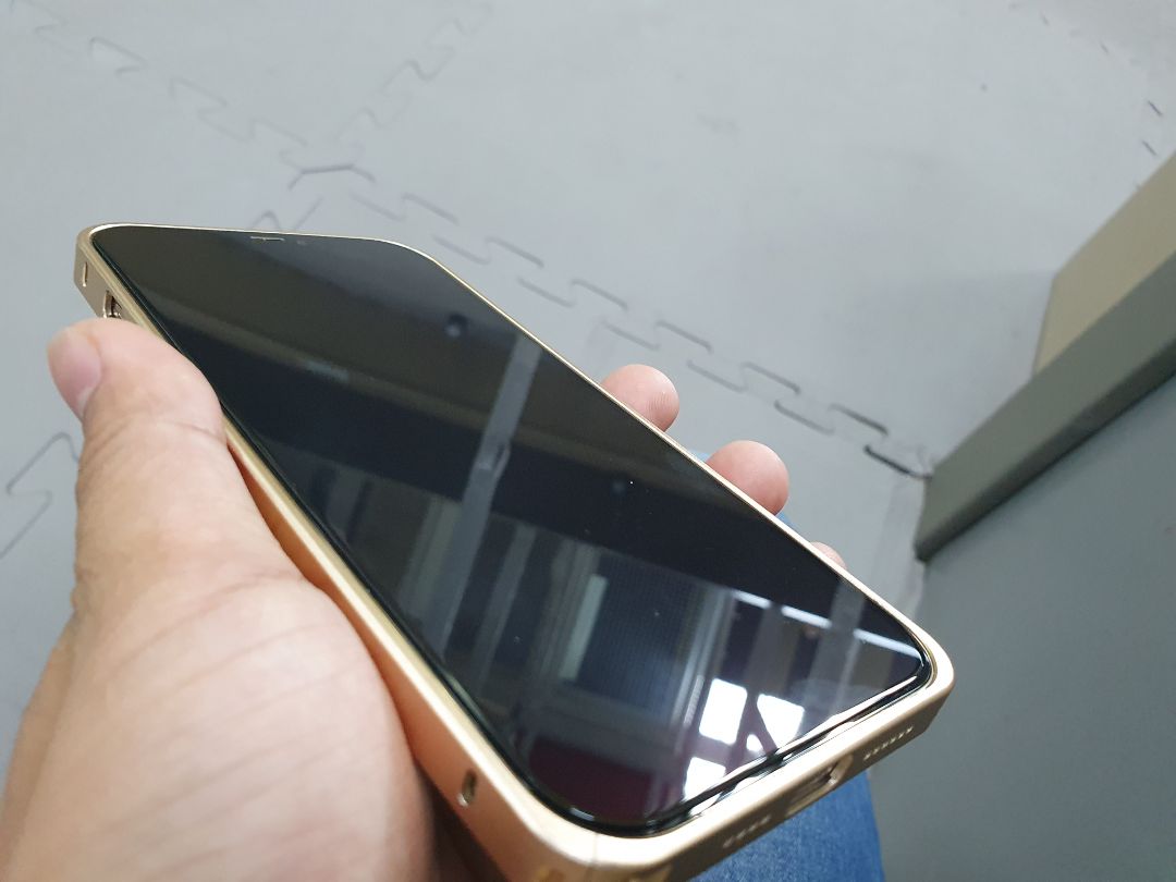 hàng tốt. vừa vặn,  dễ dán. chỉ chú ý lau sạch bụi mịn màn hình