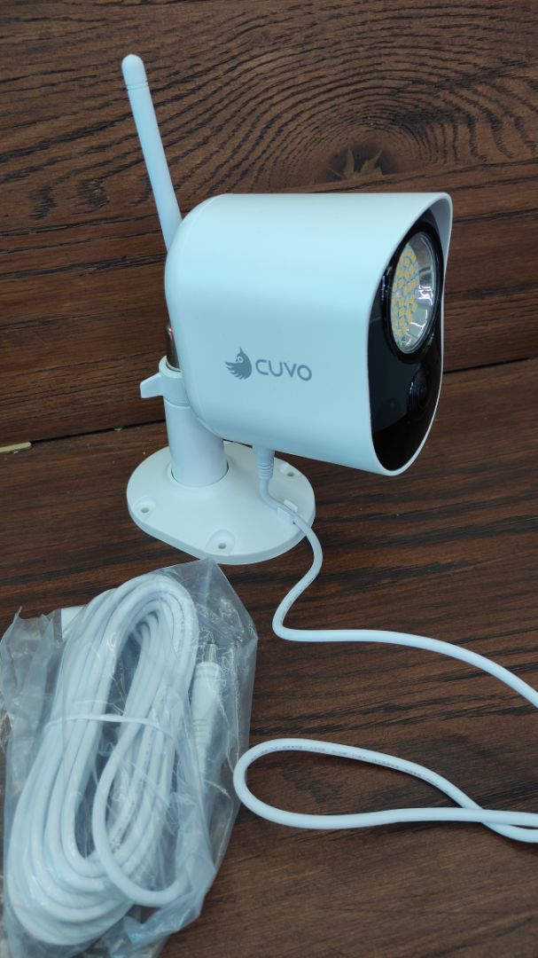 Đúng loại mình cần tìm để thay thế mấy con Camera tàu. Made in VN, lại còn sever Amazon nữa thì quá yên tâm về bảo mật dữ liệu, không sợ lộ clip :))
Cam CUVO có độ hoàn thiện rất tốt, cầm nặng thật. Chất lượng hình ảnh ở mức khá nhưng được cái góc nhìn siêu rộng, cảm biến phát hiện người rất nhạy và được cái không phải bật đèn ngoài sân nữa vì đèn LED siêu sáng.