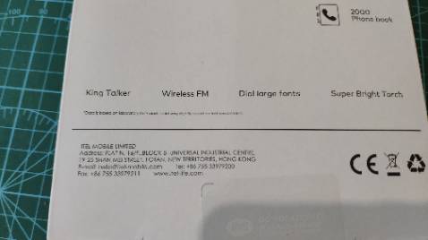 Đánh giá sơ bộ : bàn phím nhựa cứng. Loa thoại to, bắt sóng khỏe. Đầy đủ các chức năng cơ bản.
Nhược điểm : pin ko được bền,nhanh tụt
Máy ko chỉnh được cỡ chữ nên hơi khó chịu nhất là giao diện tin nhắn. Năm 2024 rồi mà nhà sx làm cái giao diện tin nhắn dở tệ là tệ. Cỡ chữ to làm hiển thị dc có vài từ 1 dòng... 
Có lẽ máy chỉ phù hợp nghe gọi thôi  chứ người nào dùng tin nhắn nhiều thì nên mua dòng máy khác.