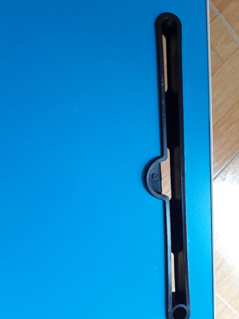 Sản phẩm hơi lỗi 1 chút... chắc do để lâu! Nhìn chung phản phẩm khá ổn! Giao hàng nhanh.