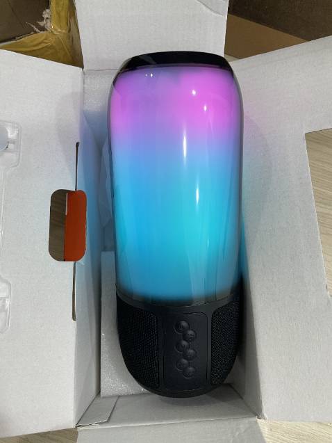 Loa đẹp, khá ưng phần đèn của loa, âm thanh rất ổn nhé, chất lượng 9/10, hàng chính hãng có bảo hành 12 tháng, khá hài lòng🥰