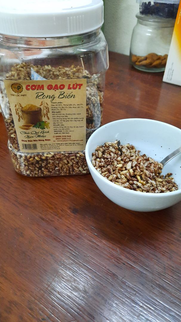 Mình rất hài lòng Sp thơm giòn, rất ngon ko hề bị ngán, cả nhà ai cũng thích mà đieu đặc biệt là tốt cho phụ nữ mang thai lắm. Tiki giao hàng nhanh. Hết mình sẽ ủng hộ shop tiếp. hộp 0.5kg to chà bá mà có 39k.