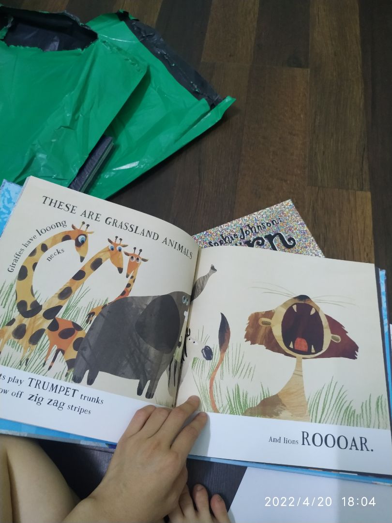 sách siêu đẹp luôn, thích hợp cho các bé 3 tuổi trở lên vì hình ảnh sinh động đáng yêu