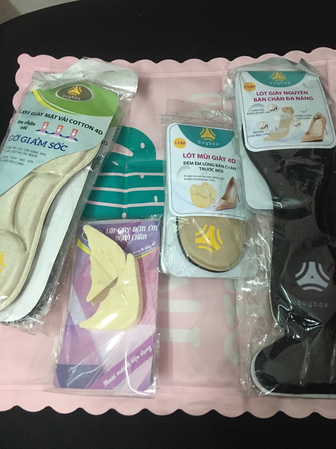 sản phẩm lót êm chân, đi không bị thốn mũi. xịn cái nữa là bao bì và đóng gói cẩn thận. 
cảm ơn tiki