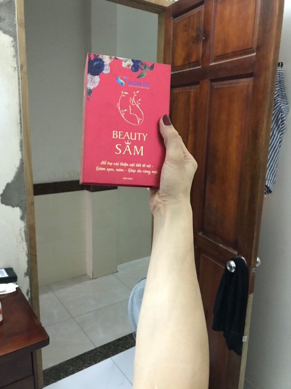 Uống 1 hộp mà thấy da căng mịn hẳn,  xin lỗi shop nhé, hộp thứ 2 mới review  (hình chân 1 chưa uống - 2 uống 1 tuần và 3 uống sau 2 tuần của mình) Uống 1 hộp mà thấy da căng mịn hẳn,  xin lỗi shop nhé, hộp thứ 2 mới review  (hình chân 1 chưa uống - 2 uống 1 tuần và 3 uống sau 2 tuần của mình)