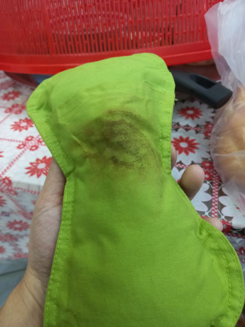 1 túi chườm bị cháy khét khi sd trg lò vi sóng ở mức số 2 va chỉ để 2 phút. cần shop hỗ trợ bảo hành