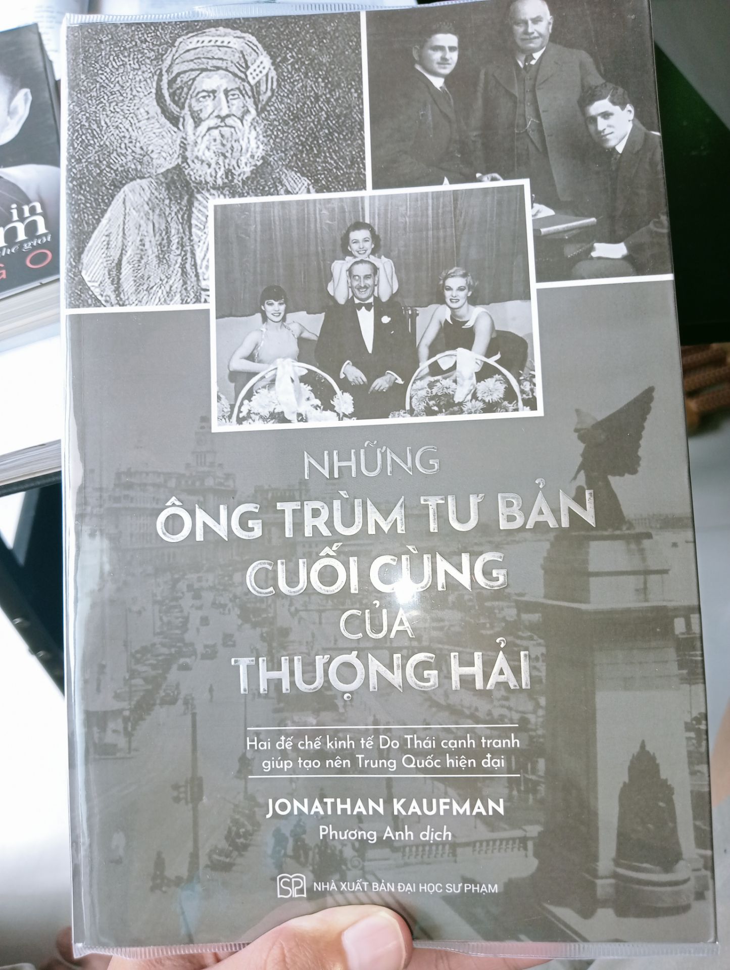 Anh giao hàng nhiệt tình, thân thiện, giao đúng buổi!! Sách được bảo vệ cẩn thận!! Hài lòng!!