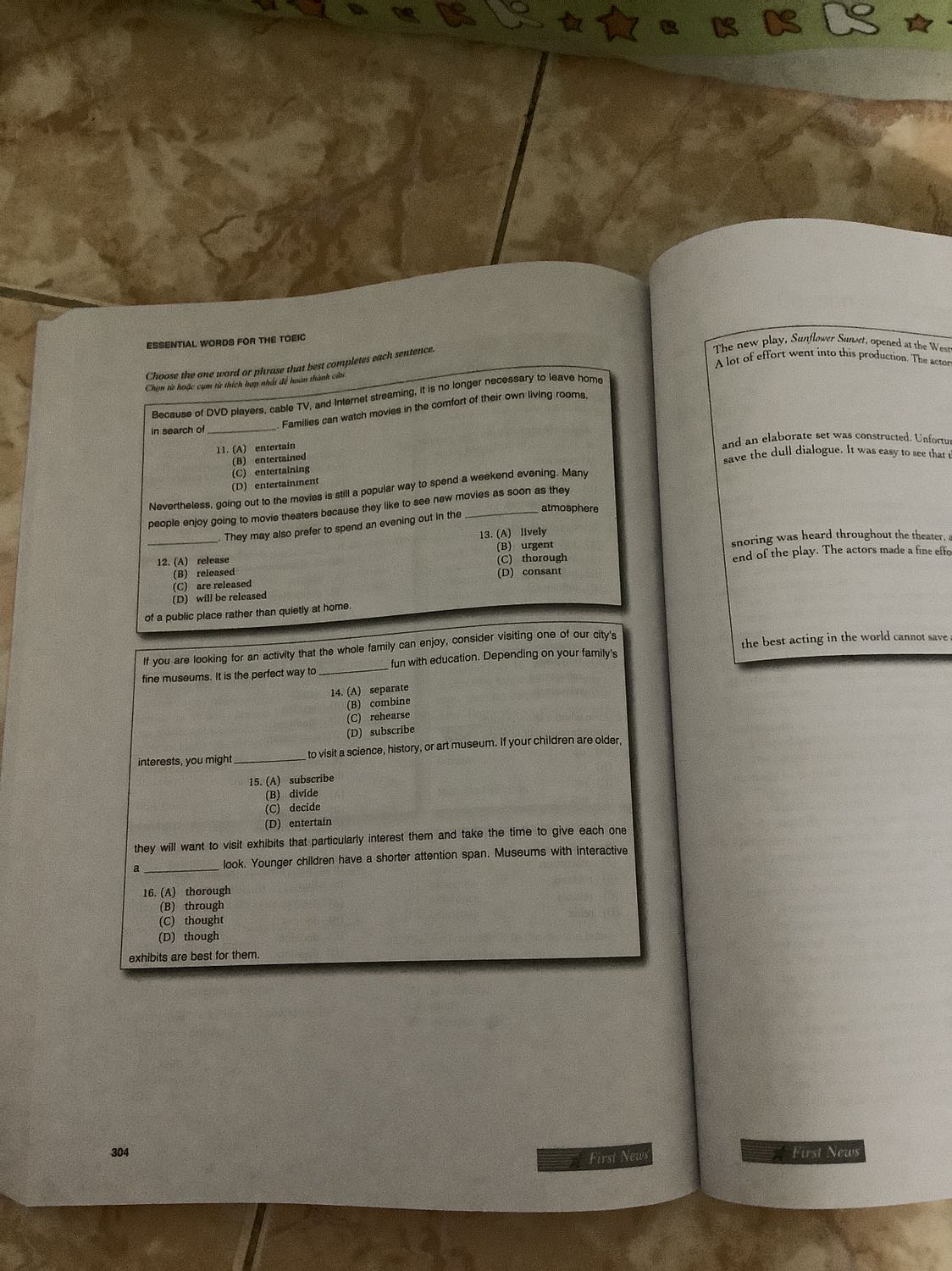 Hic, giá trước sale rẻ hơn giá trong đợt sale, btw sách thẳng thớm mới tinh nha mn, dùng được bookcare á, đóng gói oke. Mỗi bài có 12 từ, một số từ sẽ có cả word family, bài tập để vận dụng từ được mô phỏng như mini toeic test, có thể kết hợp tra thêm từ điển để mở rộng collocation, word family, trái nghĩa đồng nghĩa, mở rộng vốn từ.