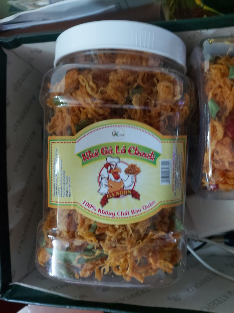 Mấy nhỏ thích. Nghe nói ăn cũng tàm tạm. Lo sợ nhất là gà chết các trang trại hộ nuôi hay của bên Tàu nhập ào ào qua rồi sử lý bằng hóa chất. Rồi ngập tràn gia vị vào là át hết mùi hôi thối. Hên xui thôi. Vừa ăn vừa cảnh giác. Không nen ăn nhiều rồi ung thư có khi đó mn.Đừng vội khen. Hiếm hoi lắm mới tìm được người sản xuất hàng hóa và làm ăn có đạo đức trong thời buổi nhiễu nhương này.