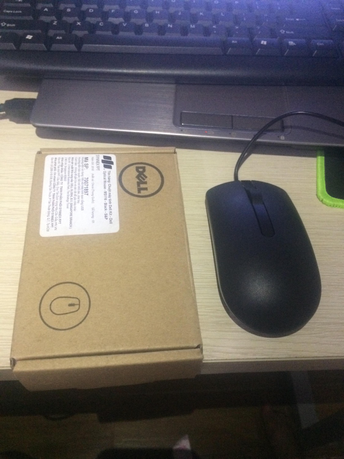 Mình đã mua và sử dụng con chuột này khá lâu rồi nên mới viết phản hồi, cá nhân mình thấy chuột dễ sử dụng, lướt êm và đặc biệt là nó to nên lúc di chuột thuận tiện hơn. Chuột này lướt trên bàn làm việc ko cần đế cũng nhanh. Nói chung ai đang phân vân nên mua chuột nào thì mua con này an tâm.