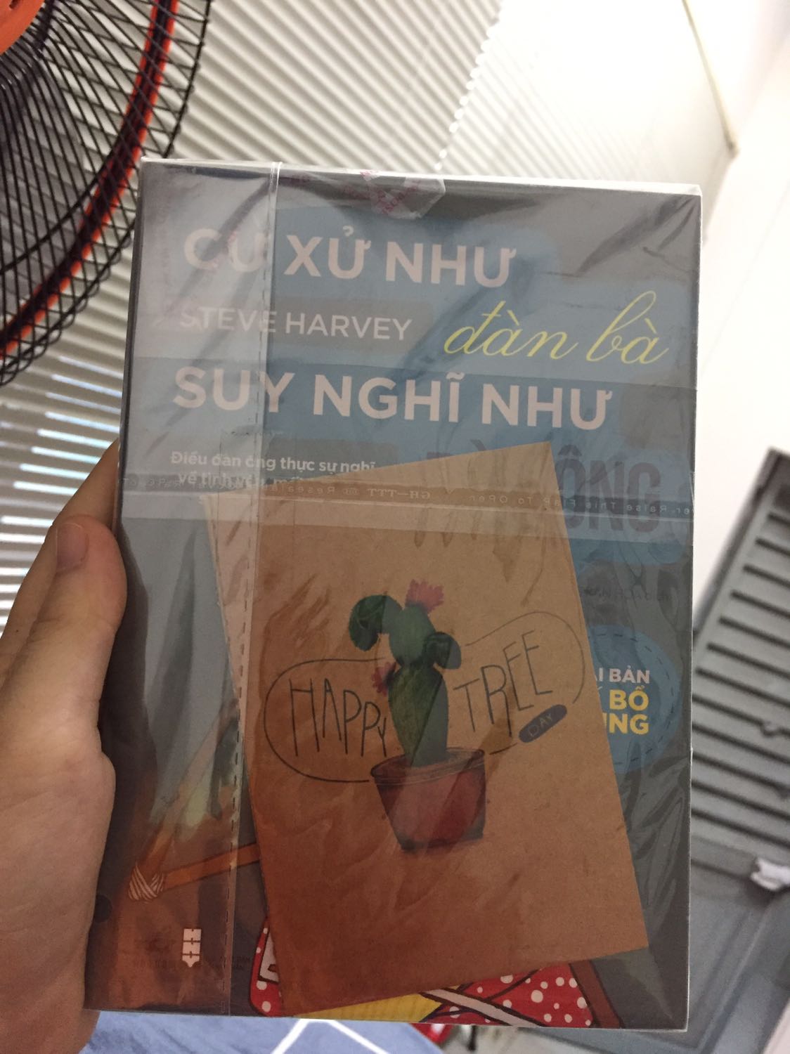 Tiki gói sách rất kỹ đến từng góc nhỏ, cảm giác người bạn của mình được yêu thương khi về với mình, cảm ơn Tiki! ?
