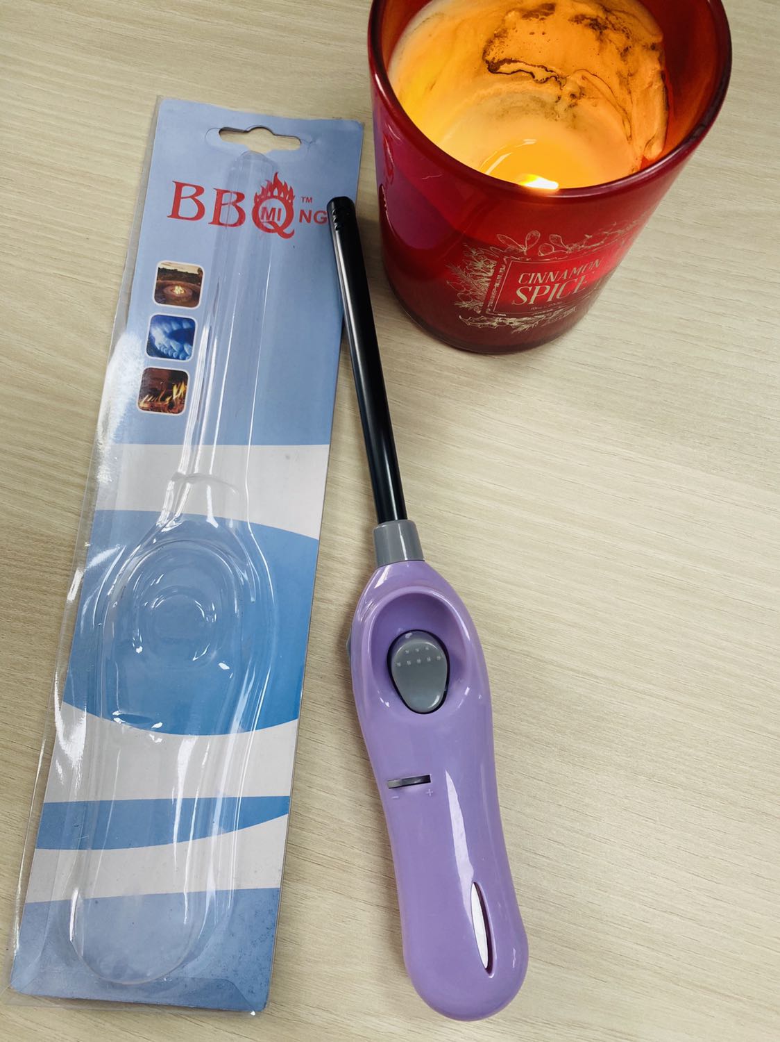 Hàng giao khác hình quảng cáo nhưng xài rất tốt. Nút bấm nhạy, có nút chỉnh lửa to nhỏ và chốt khoá an toàn. Giao hàng nhanh, rất hài lòng.