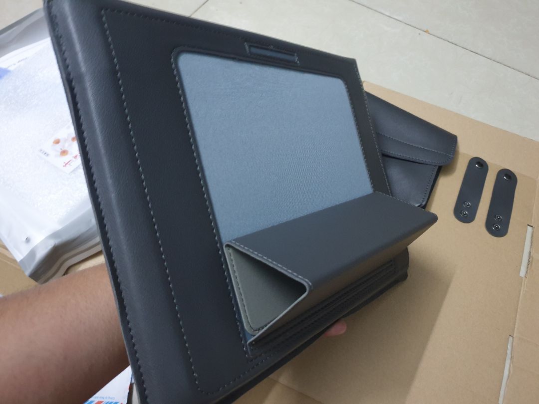 Bao bì sản phẩm đóng gói rất kỹ và đẹp, mở ra có phong bì lì xì rất ngạc nhiên, chất liệu và chất lượng sản phẩm quá ok đẹp như mô tả...shop uy tín sẽ tiếp tục ủng hộ shop.