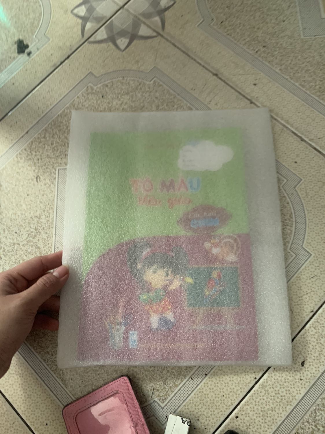 Gói hàng đẹp, giao nhanh, tập màu sắc nét ? bé nhà mình rất thích