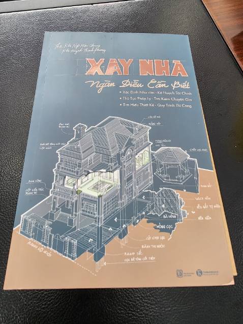 Một cuốn sách cực kỳ hay và rất nên đọc cho những ai xây ngôi nhà mơ ước đầu tiên. Sẽ tiết kiệm dc rất nhiều thời gian và chi phí cho các chủ nhà. Tôi ước gì đọc được cuốn sách này sớm hơn, trc khi xây ngôi nhà đầu tiên.