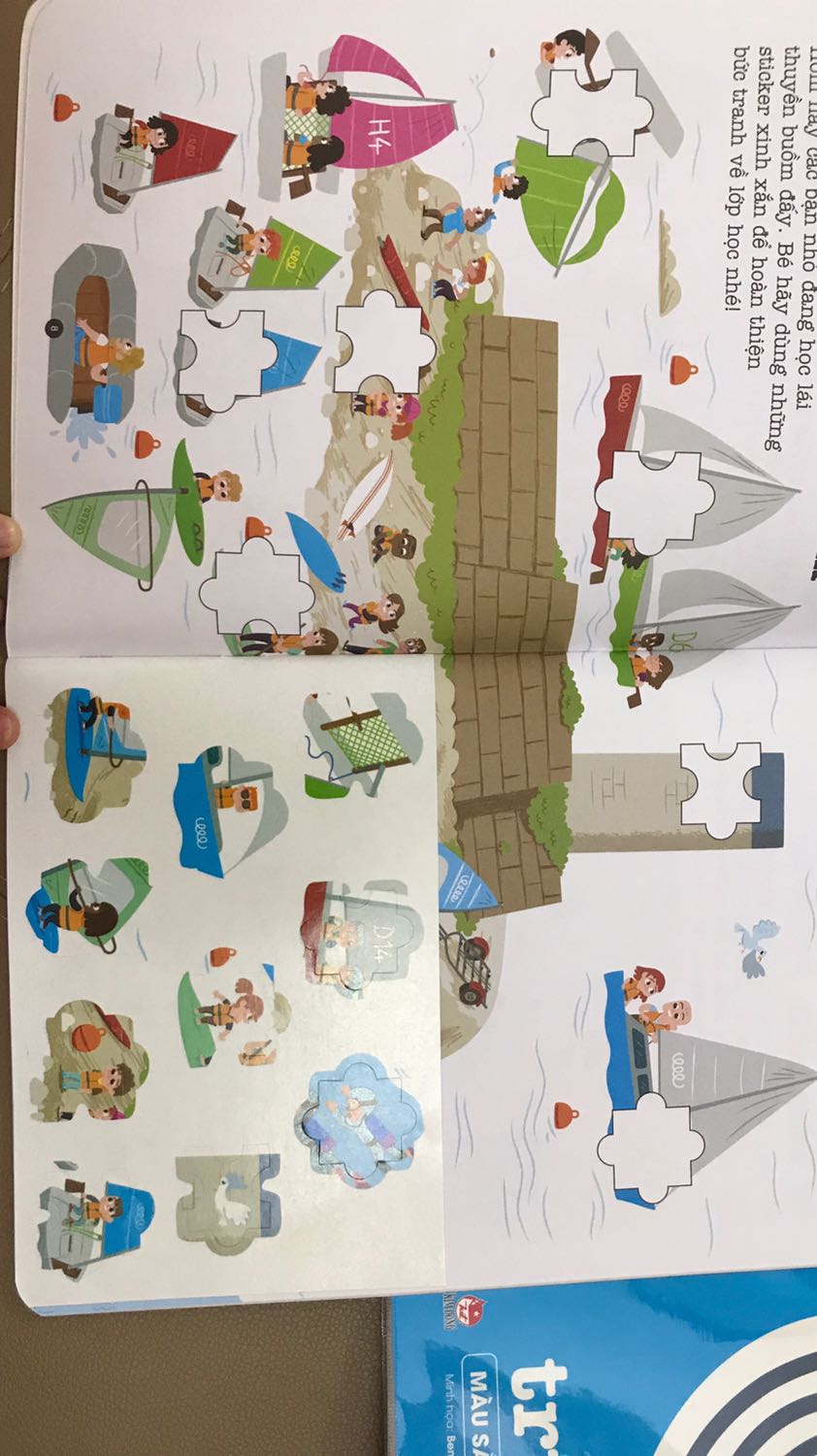 Sách bìa cứng dày dặn in chất lượng, màu sắc đẹp. Mỗi quyền kèm theo sticker cùng chủ đề giúp bé vừa học vừa chơi. Sách đề dành cho bé từ 3-6 tuổi. Tuy nhiên với bé 3t còn nhiều hạng chế chưa sử dụng được nhiều. Mua với giá 29k của tiki kèm mã giảm giá khá rẻ so với giá bìa 40k