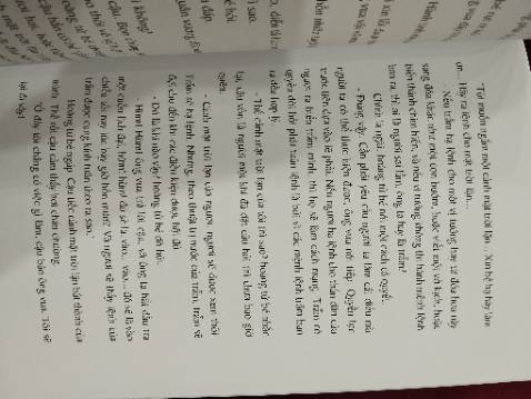 Mặc dù bìa sách rất đẹp nhưng không thể cứu vãn được nội dung. Mình đã thực sự từ bỏ không thể đọc được nữa vì câu văn lủng củng, những từ ngữ thật sự khó hiểu, ví dụ: lẫn ráo, song le,...