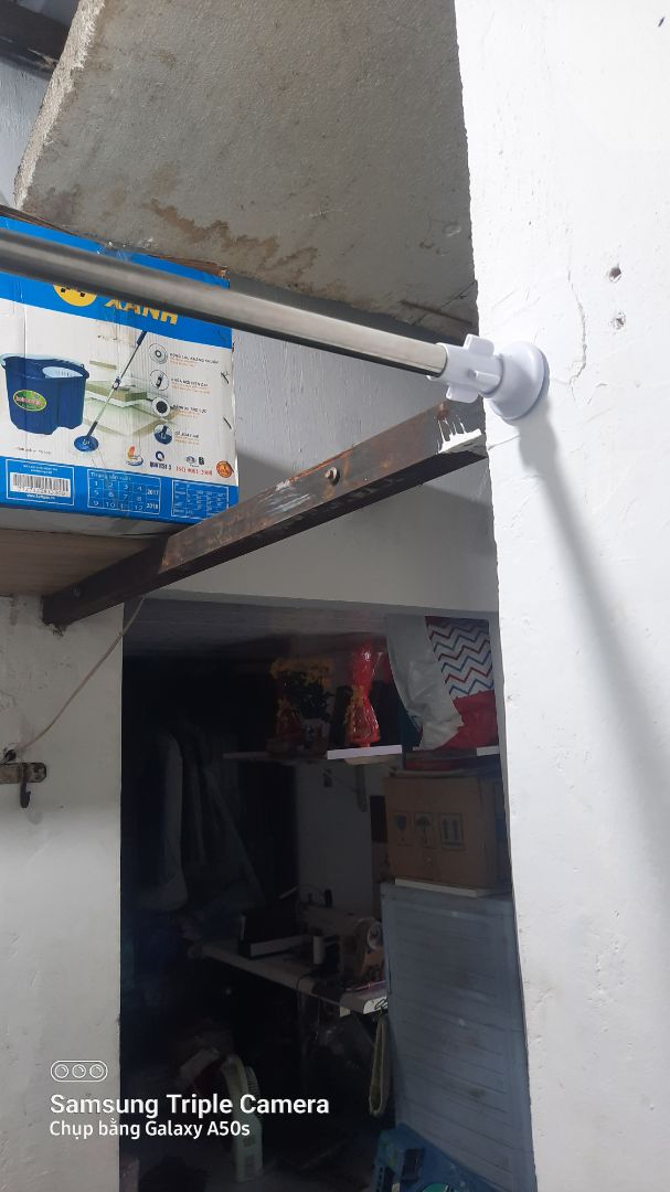 Thanh treo rất chắc chắn và dễ lắp ráp. Tôi rất vừa ý với món hàng này.