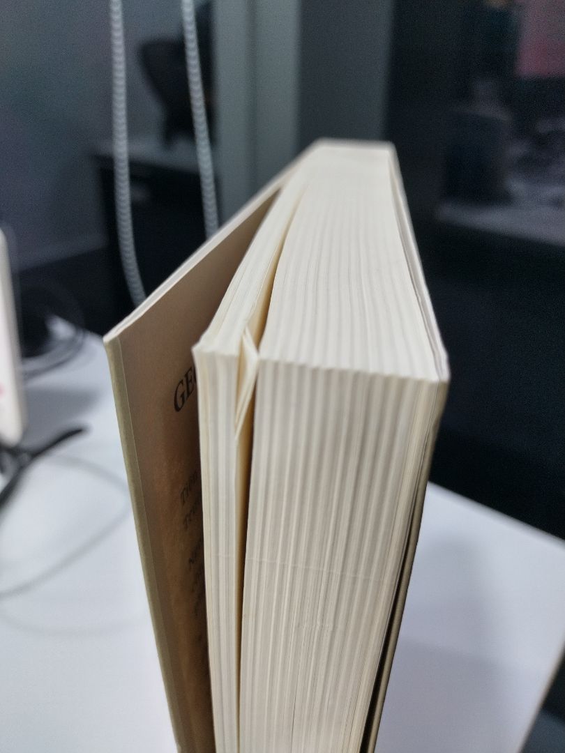 sách nhàu nát và có nhiều vết bẩn, không rõ do đóng gói hay sách cũ?