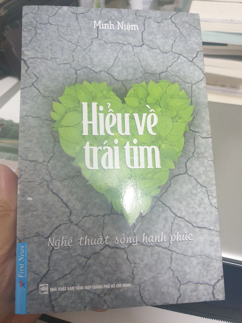 cuốn này rất hay của thầy Minh niệm. trước hết muốn hiểu điều gì thì hãy lắng nghe và hiểu chính trai tim của mình. rất khuyến khích các bạn đọc cuốn sách này. Một nghệ thuật sống hạnh phúc.