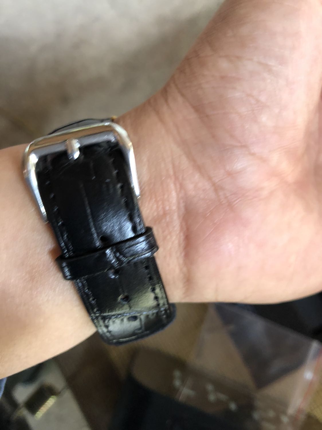 - Giá rẻ, giây đẹp ok, dây mới nên hơi cứng, nên mua nha mọi người, mình sẽ ung hộ shop