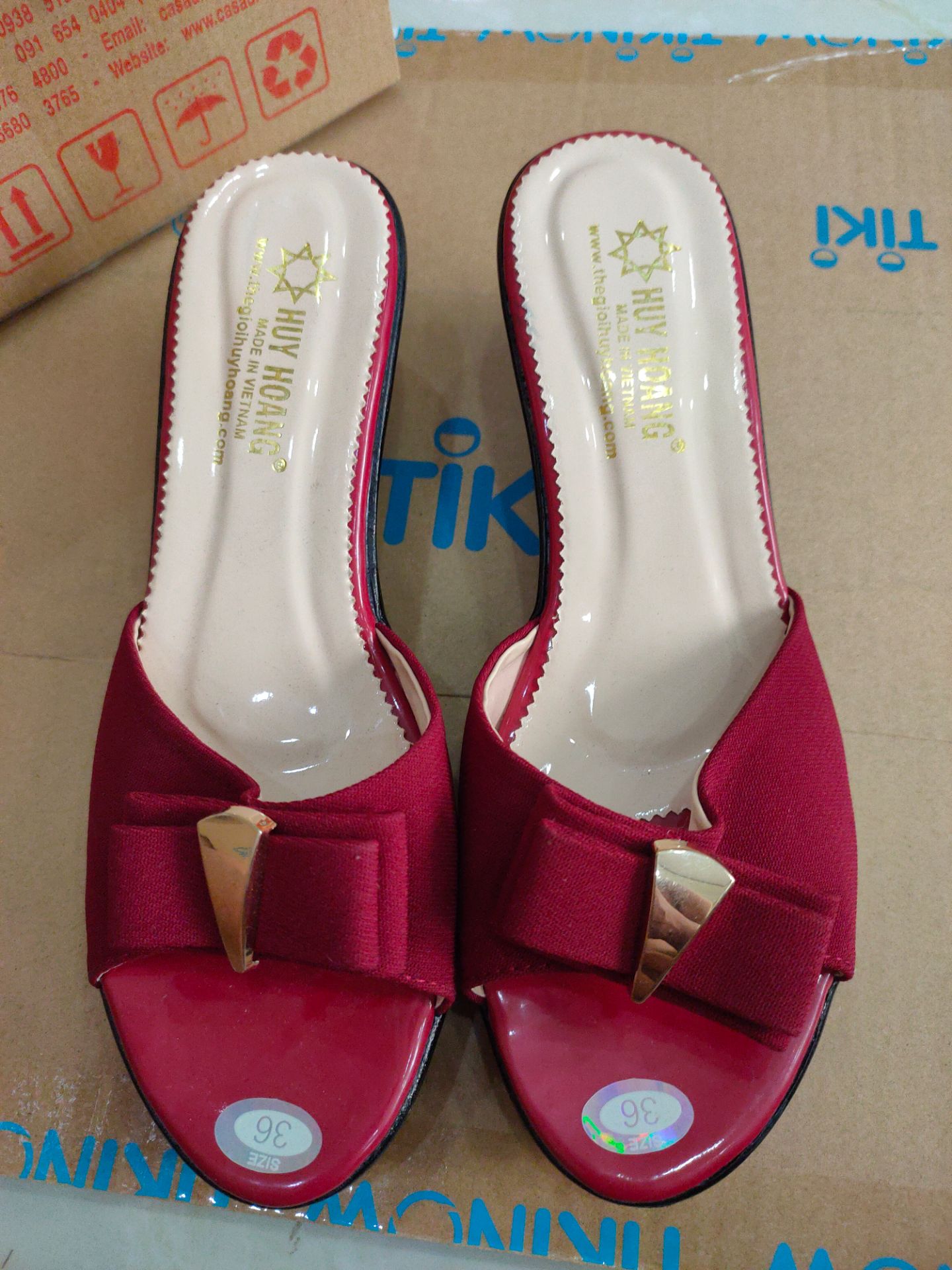 Giày nhẹ, mang êm chân, rất chắc chắn chỉ may đều và đẹp