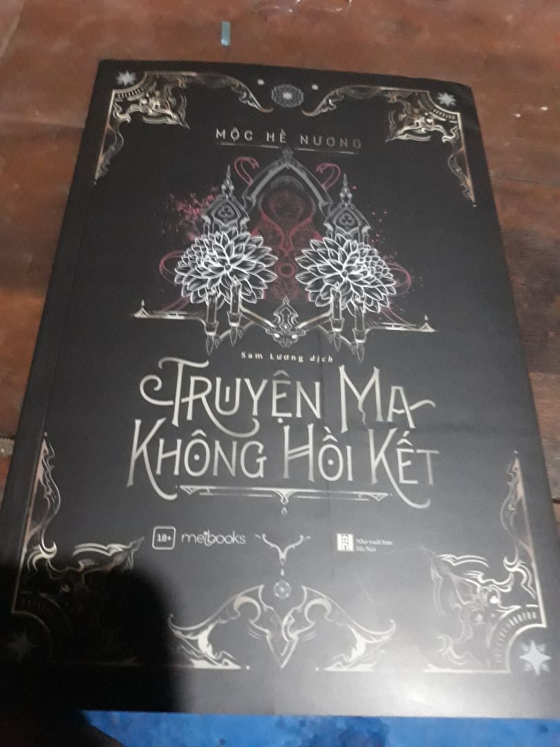 Truyện giao nhanh, nhưng mình đặt 2 quyển truyện đều cỡ to mà tiki nhét vô cái hộp bé lúc mở hộp sách chật cứng lấy ra khó, lấy ra xem truyện thì lại bị dập nặng mất 1 góc😥, mong tiki sau này chú ý có thể cho hộp rộng vừa 2 quyển chứ đã không bọc chống xóc, còn nhét cố vô hộp thì hỏng hết truyện