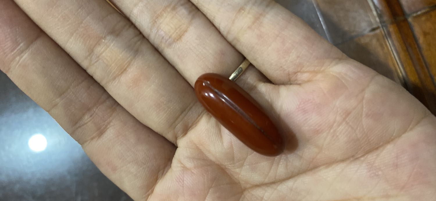 Sản phẩm đúng mẫu mới, date xa tháng ***. Nhưng thấy viên thuốc hơi lạ so với mình uống trước đây, đường màu đen khá rõ nên hơi lo lắng một chút, có phải hàng thật ko?