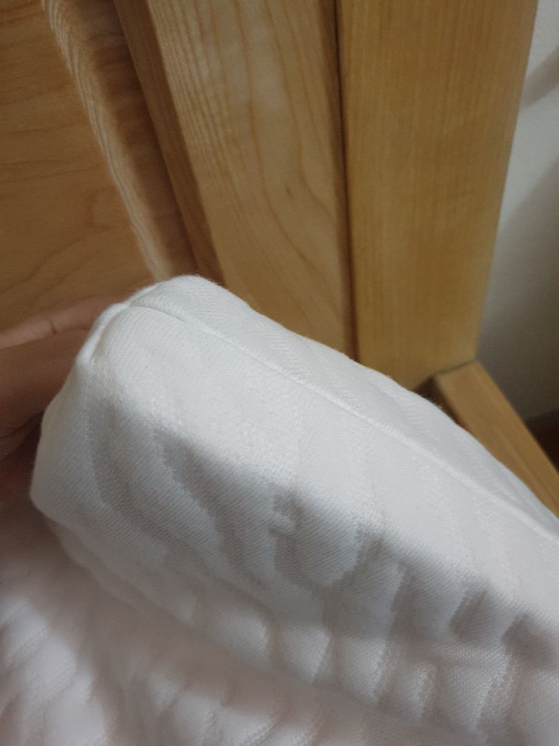 Đệm ổn, nhà bán giao trễ. Tuy nhiên nhân viên giao hàng khá nhiệt tình. Đệm 5 cm không quá êm, nhưng đỡ nặng, phù hợp với nhu cầu. Đệm ổn, nhà bán giao trễ. Tuy nhiên nhân viên giao hàng khá nhiệt tình. Đệm 5 cm không quá êm, nhưng đỡ nặng, phù hợp với nhu cầu.